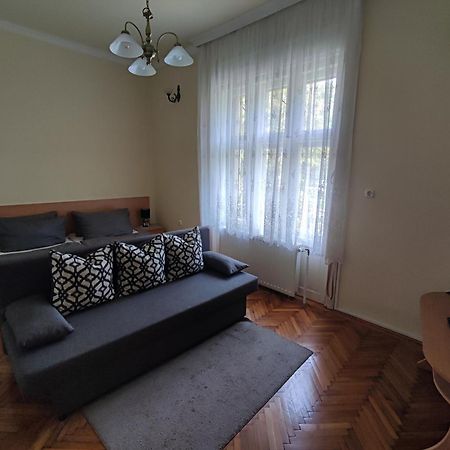Varalja Vendeghaz Tata Exterior foto