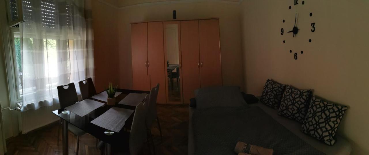 Varalja Vendeghaz Tata Exterior foto