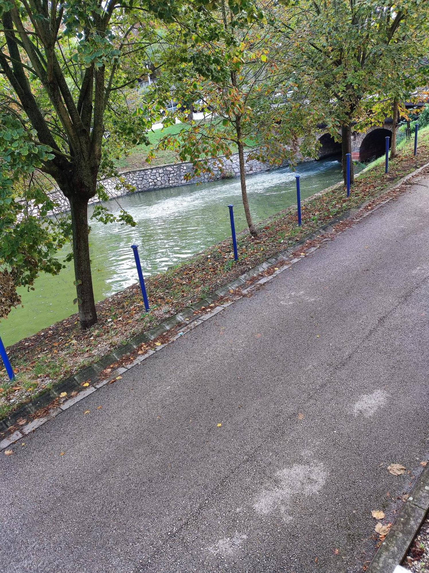 Varalja Vendeghaz Tata Exterior foto