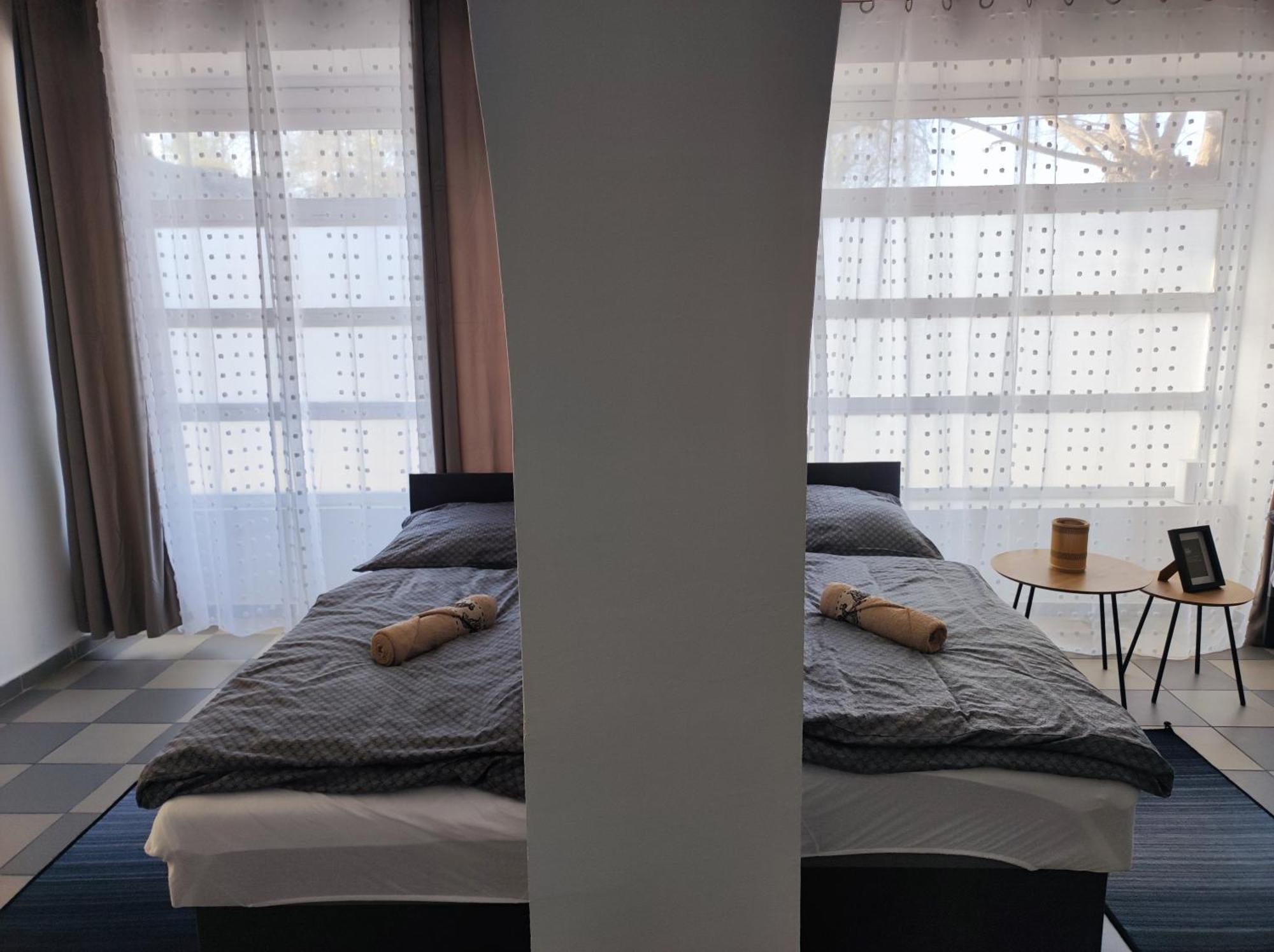Varalja Vendeghaz Tata Cameră foto