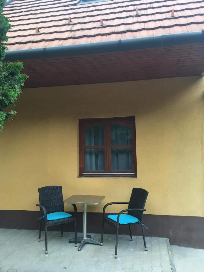 Varalja Vendeghaz Tata Exterior foto
